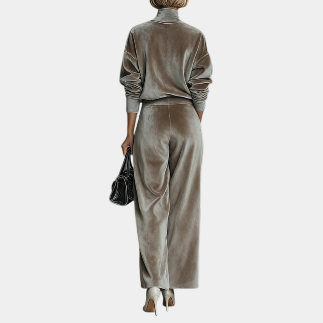 Aurélie | Casual two-piece in velvet with high collar for women