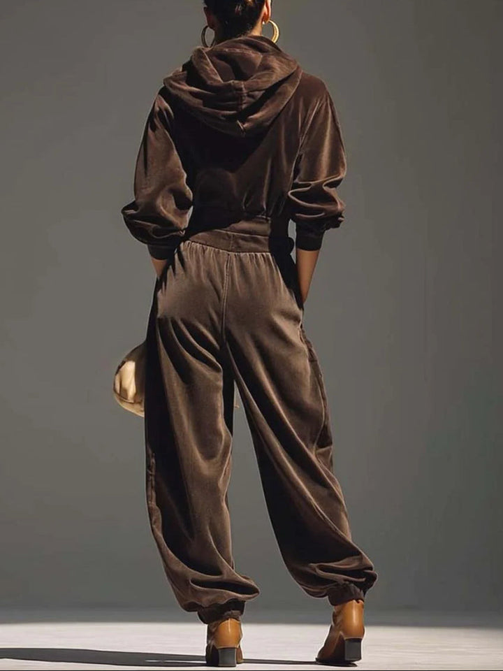 Jeanne | The Look Lounge Chic