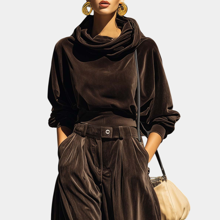 Jeanne | The Look Lounge Chic