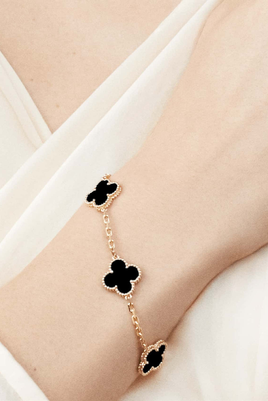 Bracelet with Clover Motif and Golden Elegance