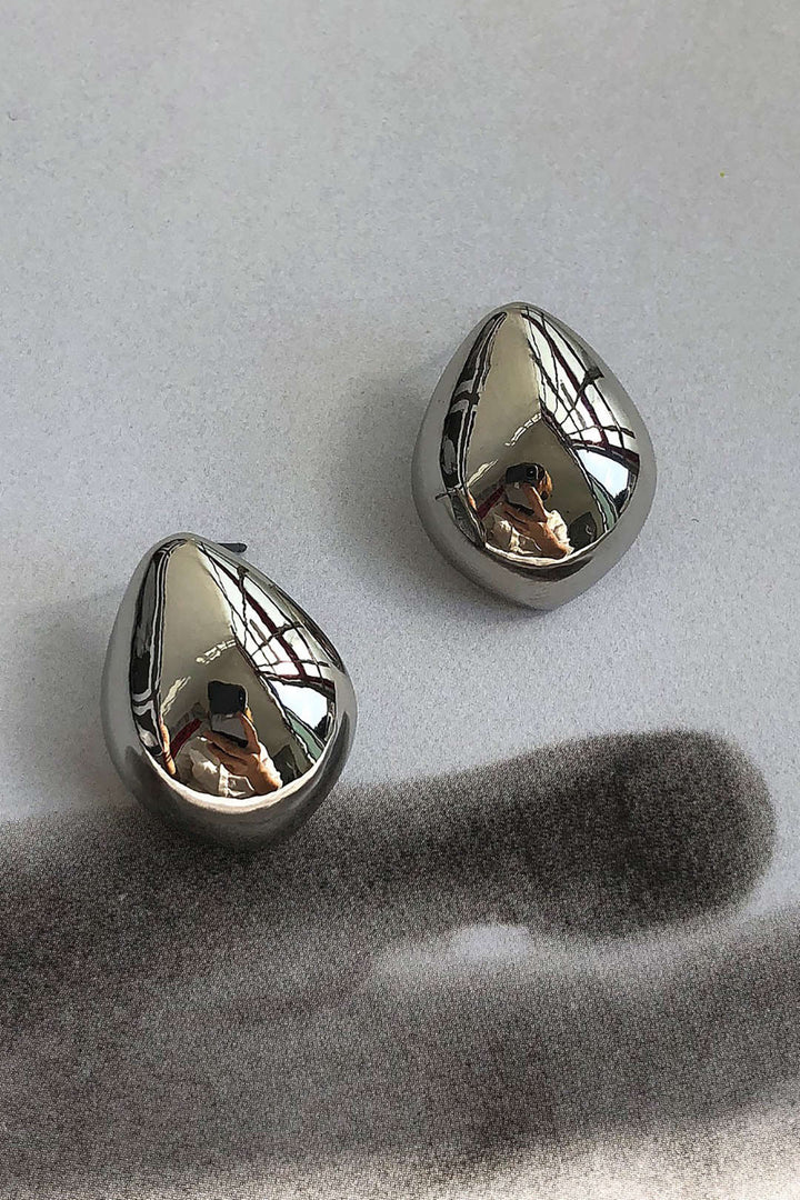 Drop-shaped metal earrings
