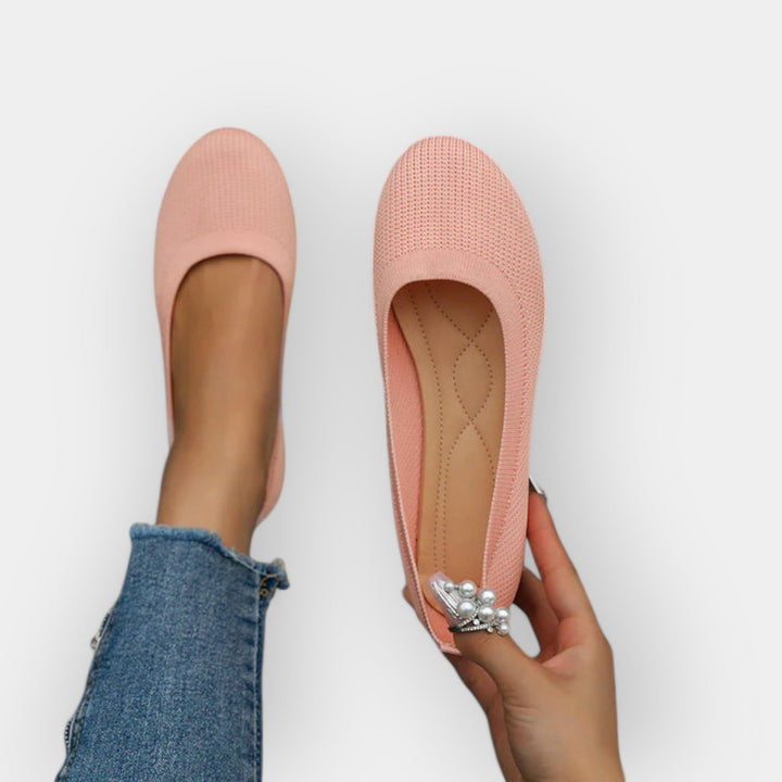 Simple sandals with an elegant style