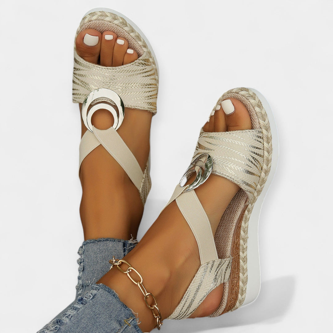 Roman sandals with braiding
