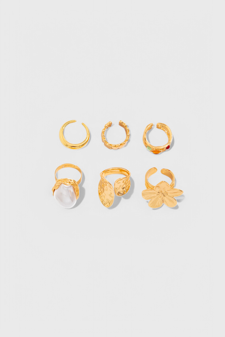 Open Floral Shaped Ring of Flowing Pearl