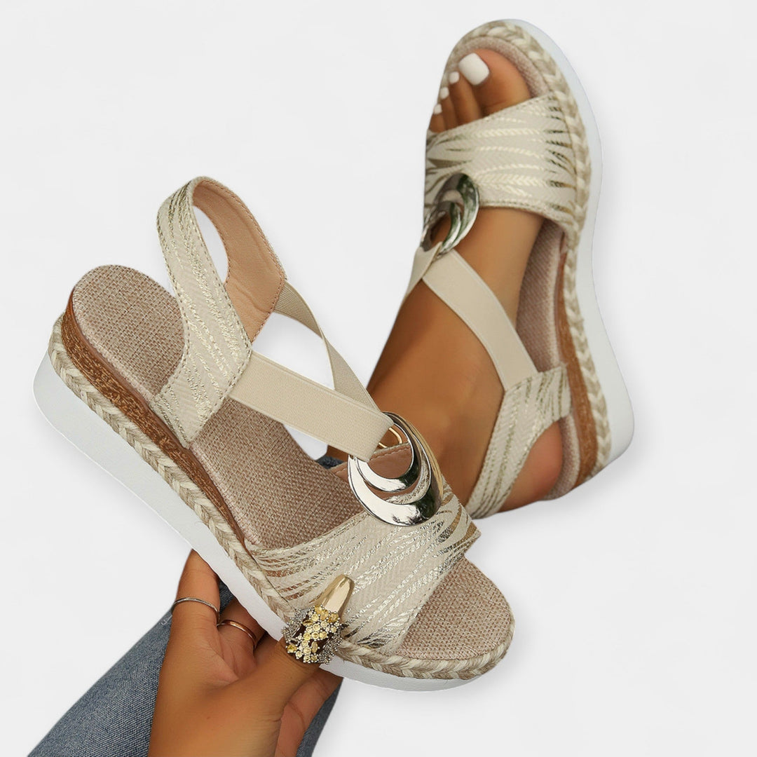 Roman sandals with braiding