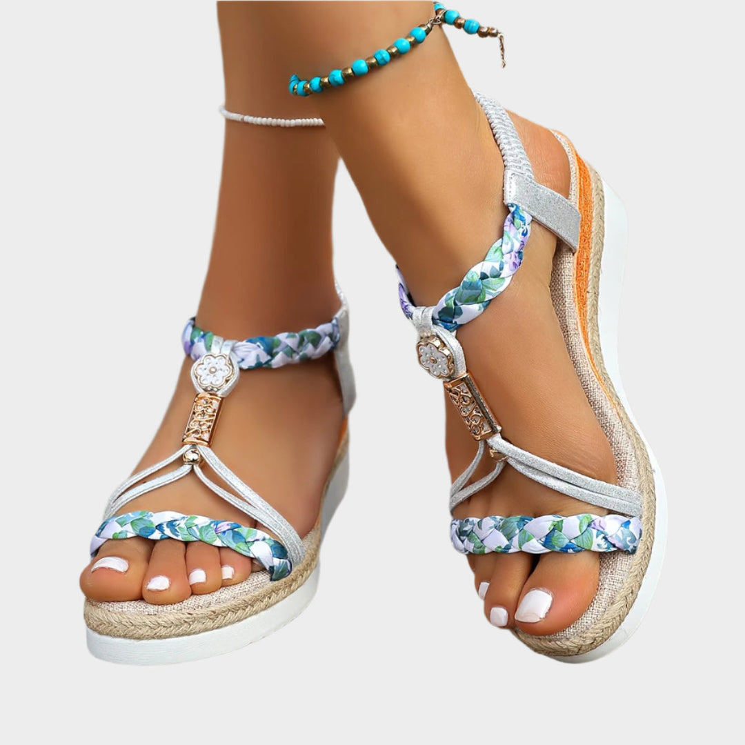 Sandals with Comfortable Sole and Platform