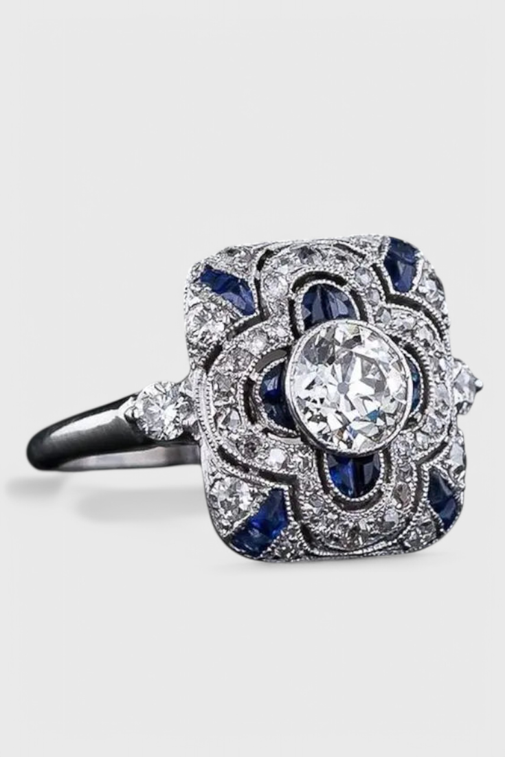 Vintage ring in silver with the elegance of blue zirconia